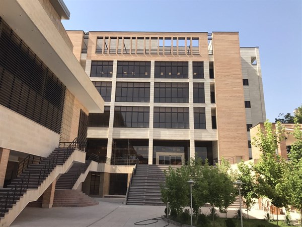 تصویر آمفی‌تئاتر دانشگاه الزهرا - نمای پروژه